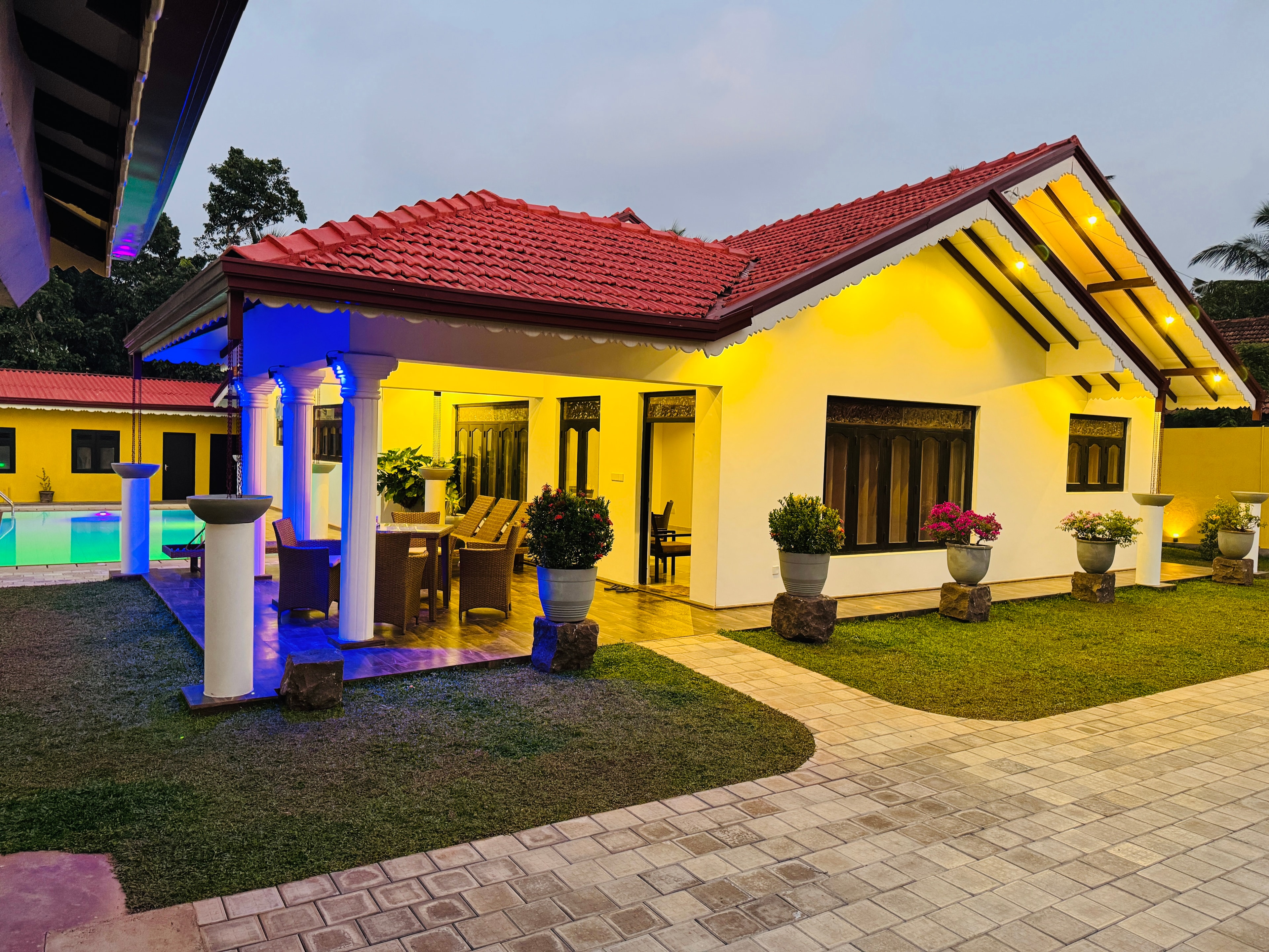 Relax Villa – Luxury private pool at sunset
